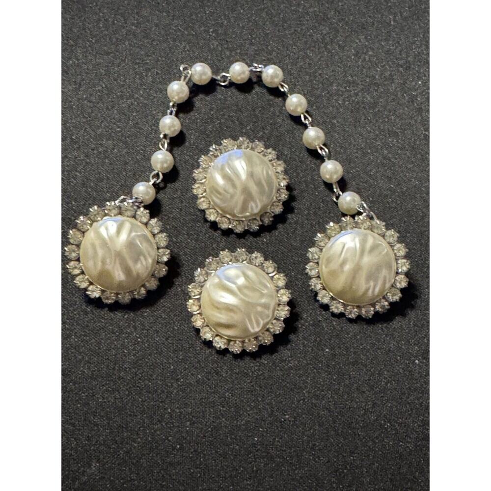 Vintage Sweater Clip & Matching Earrings Faux Pearls